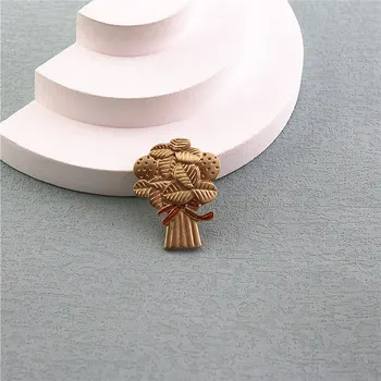 Японски и корейски стил дрехи аксесоари щифт сплав покритие матово злато кедрови ядки форма брошка
