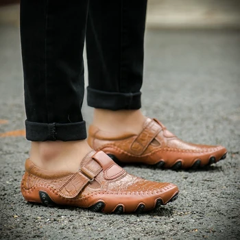 Flats Fashion Мъжки кожени ежедневни обувки Нови летни дишащи естествена кожа приплъзване на шофиране обувки меки еднолични нехлъзгащи мокасини